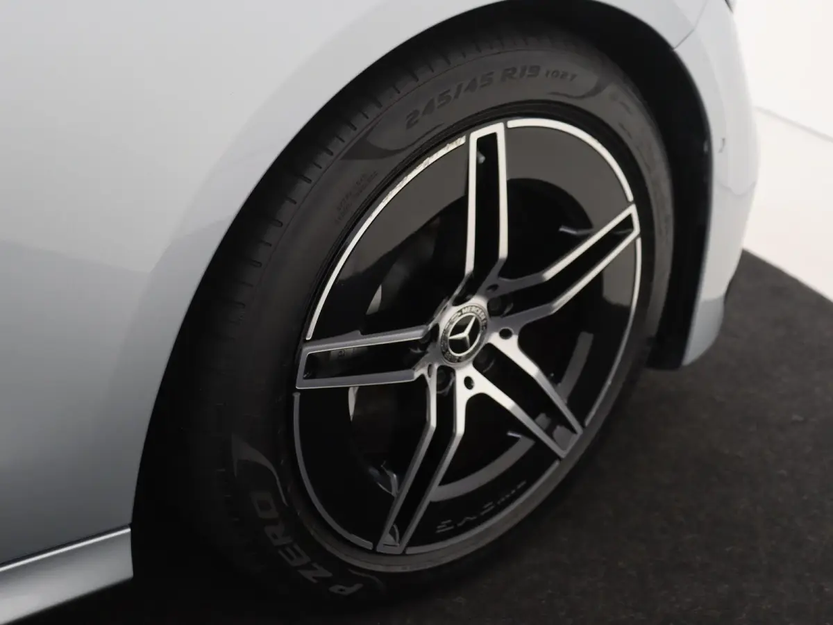 300 e AMG Line / Panoramadak / Stoelventilatie / Superscreen / 360Graden-Camera / Memory-Stoelen /