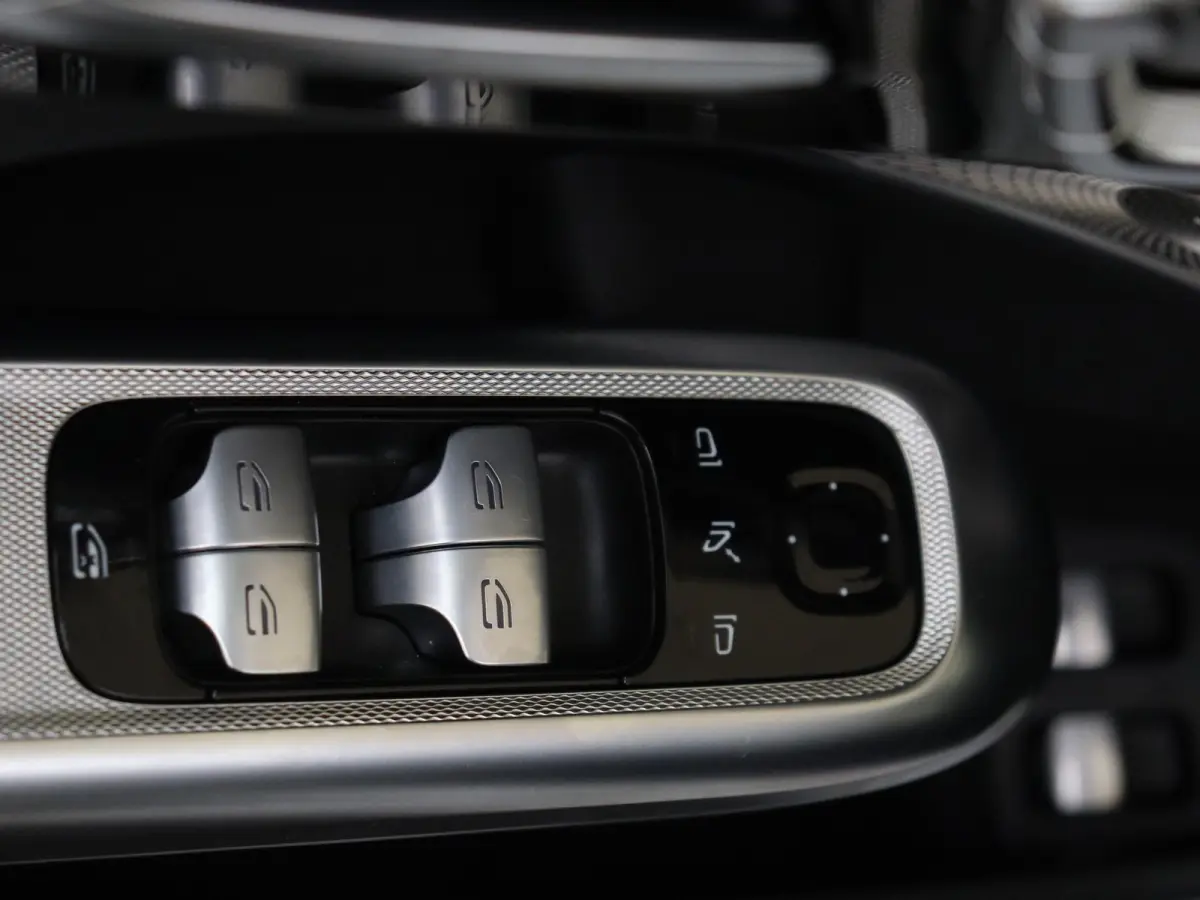 300 e AMG Line / Panoramadak / Stoelventilatie / Superscreen / 360Graden-Camera / Memory-Stoelen /
