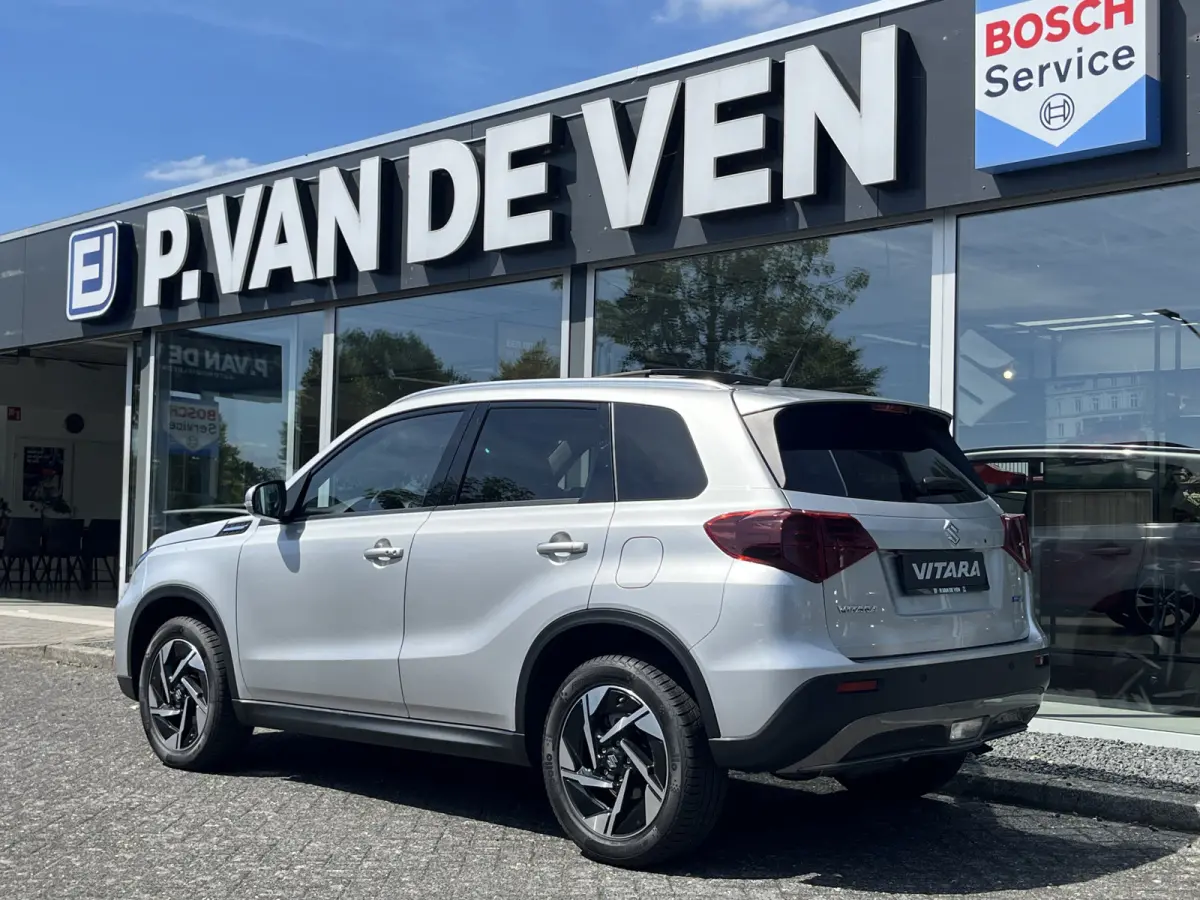 1.4 Boosterjet Smart Hybrid Style Automaat | €2.000,- voordeel | Meerdere kleuren leverbaar | Pano | Adapt. Cruise | Camera | Dodehoek | Rijstrook | Stoelverwarming | etc. etc.