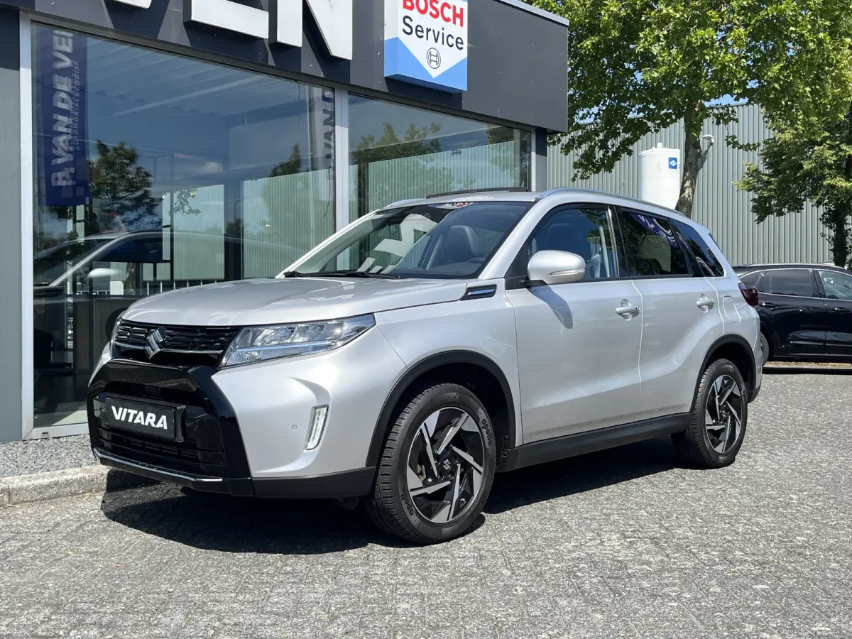 1.4 Boosterjet Smart Hybrid Style Automaat | €2.000,- voordeel | Meerdere kleuren leverbaar | Pano | Adapt. Cruise | Camera | Dodehoek | Rijstrook | Stoelverwarming | etc. etc.