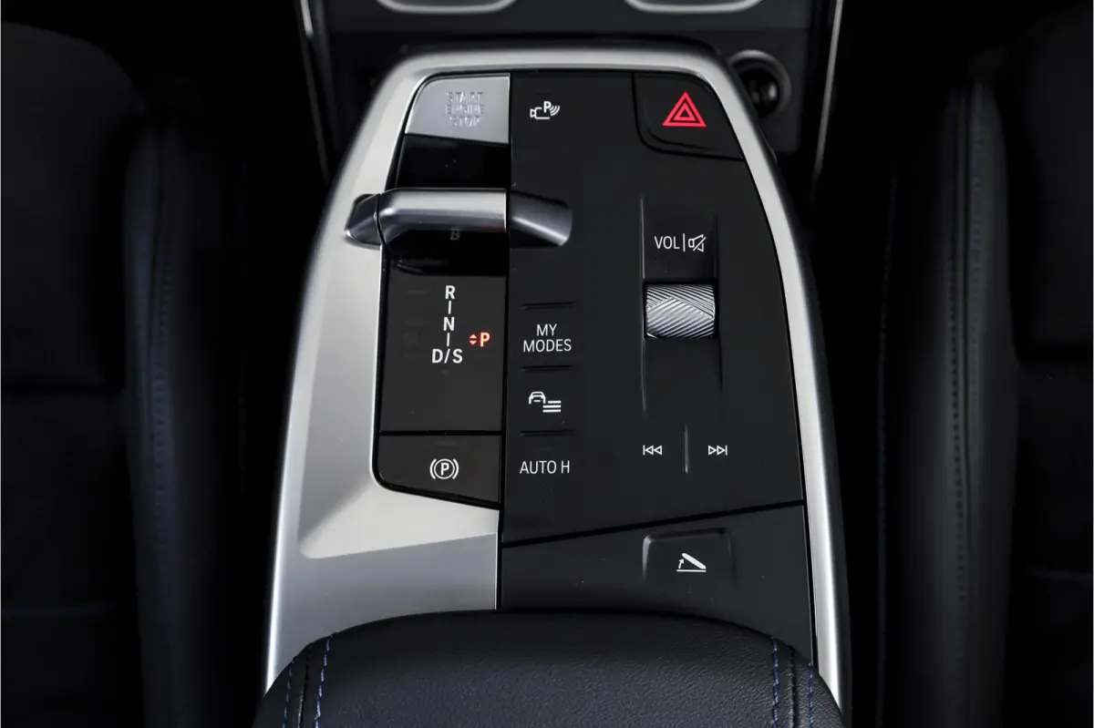 xDrive25e 245 PK M-Sport | Premium Pack | Cruise | Dig. Cockpit | Stoelverw. | PDC | Camera | NAV+App. Connect | ECC | Elek. Klep | LM 18" | 9072