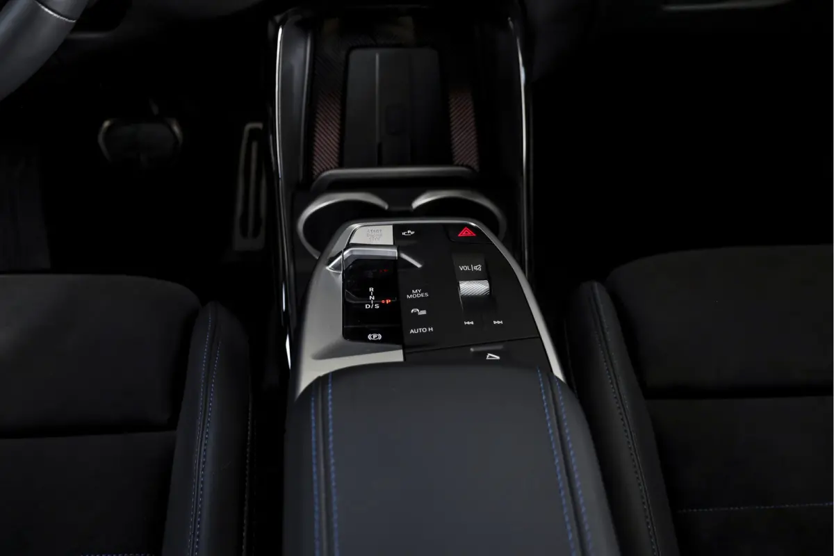 xDrive25e 245 PK M-Sport | Premium Pack | Cruise | Dig. Cockpit | Stoelverw. | PDC | Camera | NAV+App. Connect | ECC | Elek. Klep | LM 18" | 9072