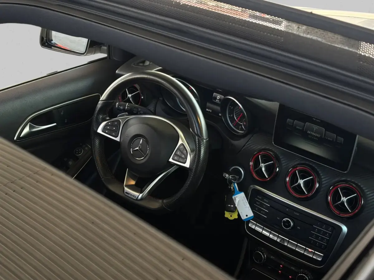 AMG 45 4MATIC FACE-LIFT(Perfect OnderH, Panoramadak, Carplay, StoelV, Clima, Navi Groot, PDC V+A, Etc)