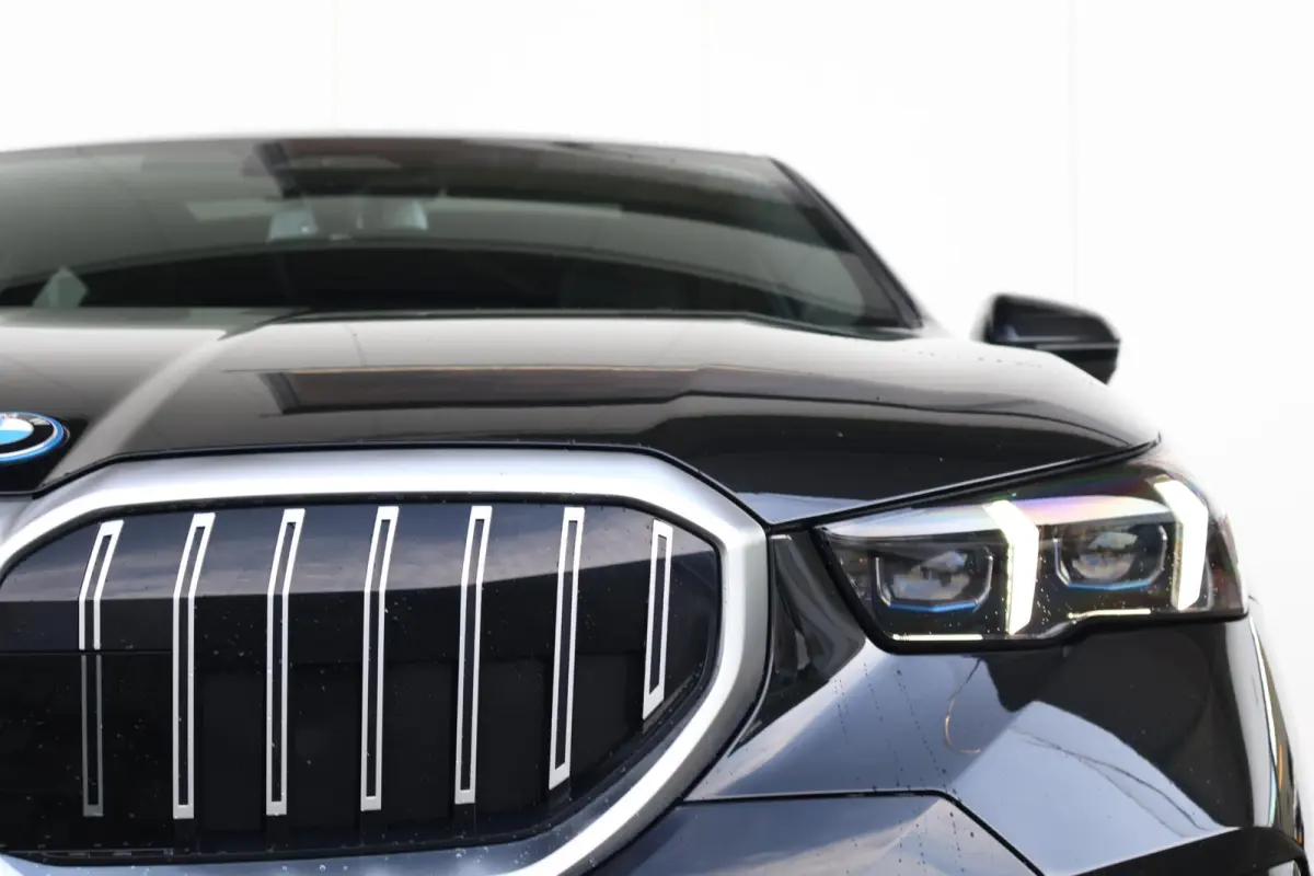 530e xDrive | SoH 100% | M-Sport Pakket | Panorama Dak | Trekhaak | Harman Kardon | Driving Assistant Plus | Adaptieve LED | Verwarmde Voorstoelen |