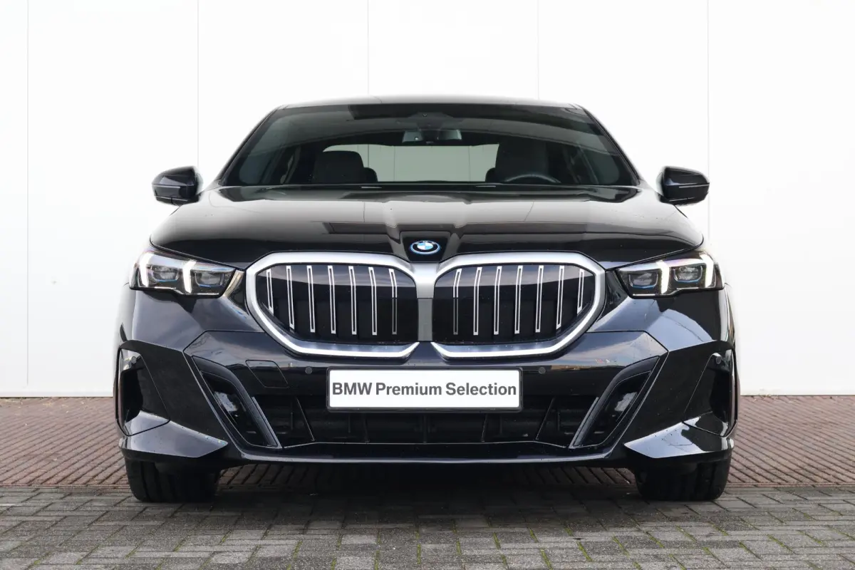 530e xDrive | SoH 100% | M-Sport Pakket | Panorama Dak | Trekhaak | Harman Kardon | Driving Assistant Plus | Adaptieve LED | Verwarmde Voorstoelen |