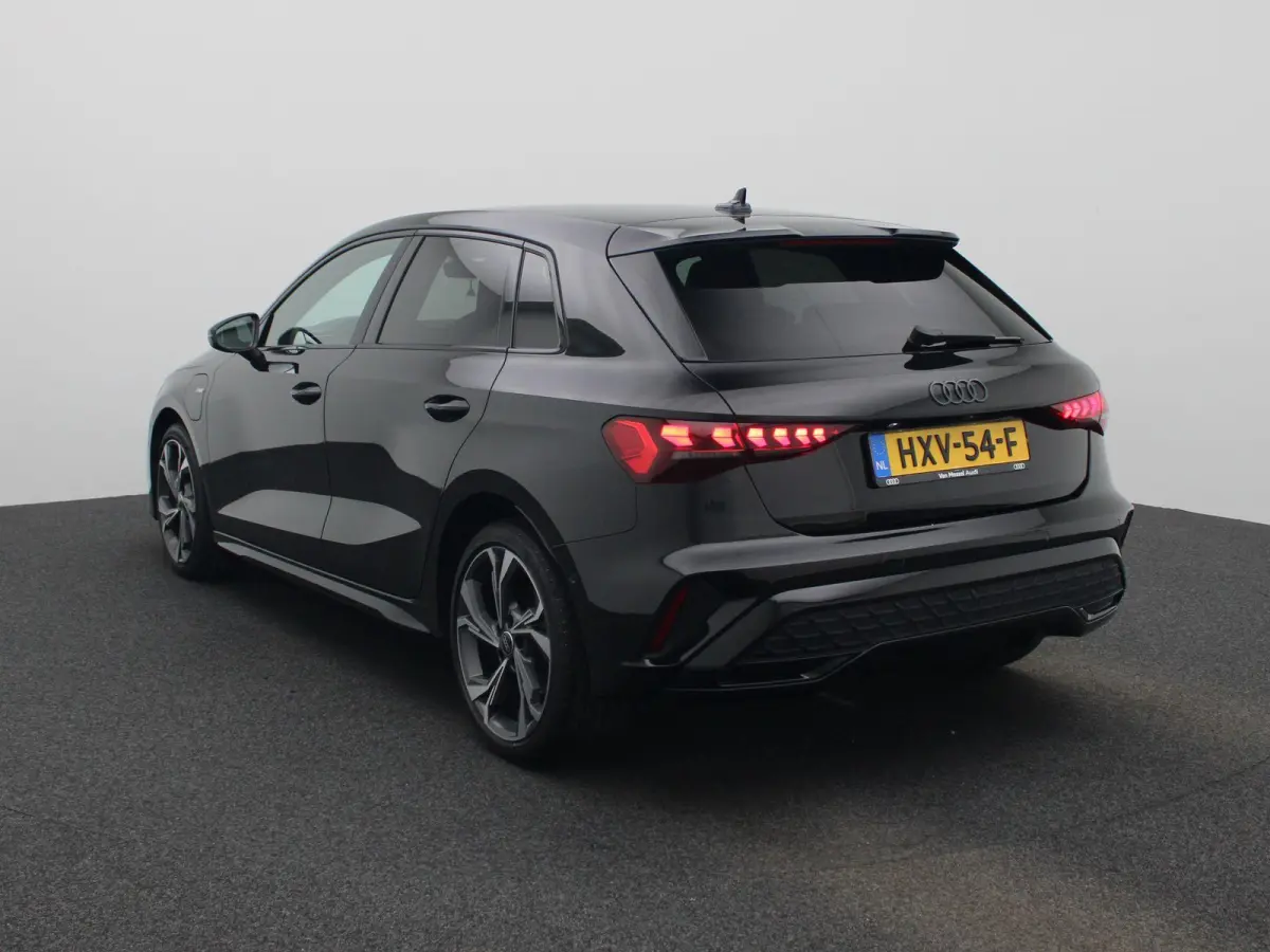 40 TFSI e S edition 204 PK | Automaat | Adaptive cruise control | Achteruitrijcamera | Sonos | Climate control | Navigatie | Stoelverwarming | Smartphone interface | Head-up display | Optiek