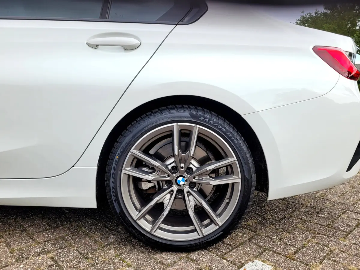 330e Sport Line 292PK, M-stuur, HIFI, 19" M-velgen breedset (1e eig. NL NAP)