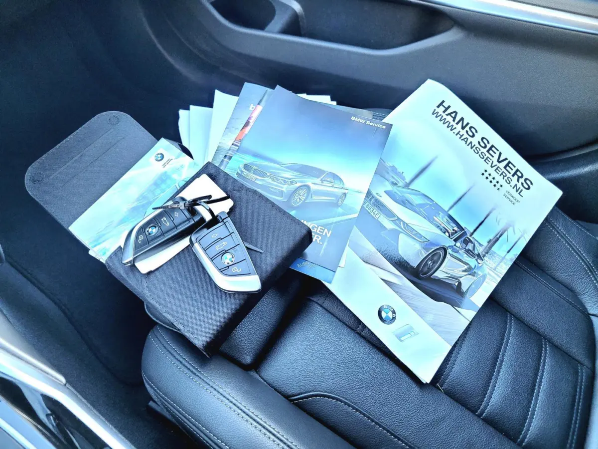 330e Sport Line 292PK, M-stuur, HIFI, 19" M-velgen breedset (1e eig. NL NAP)