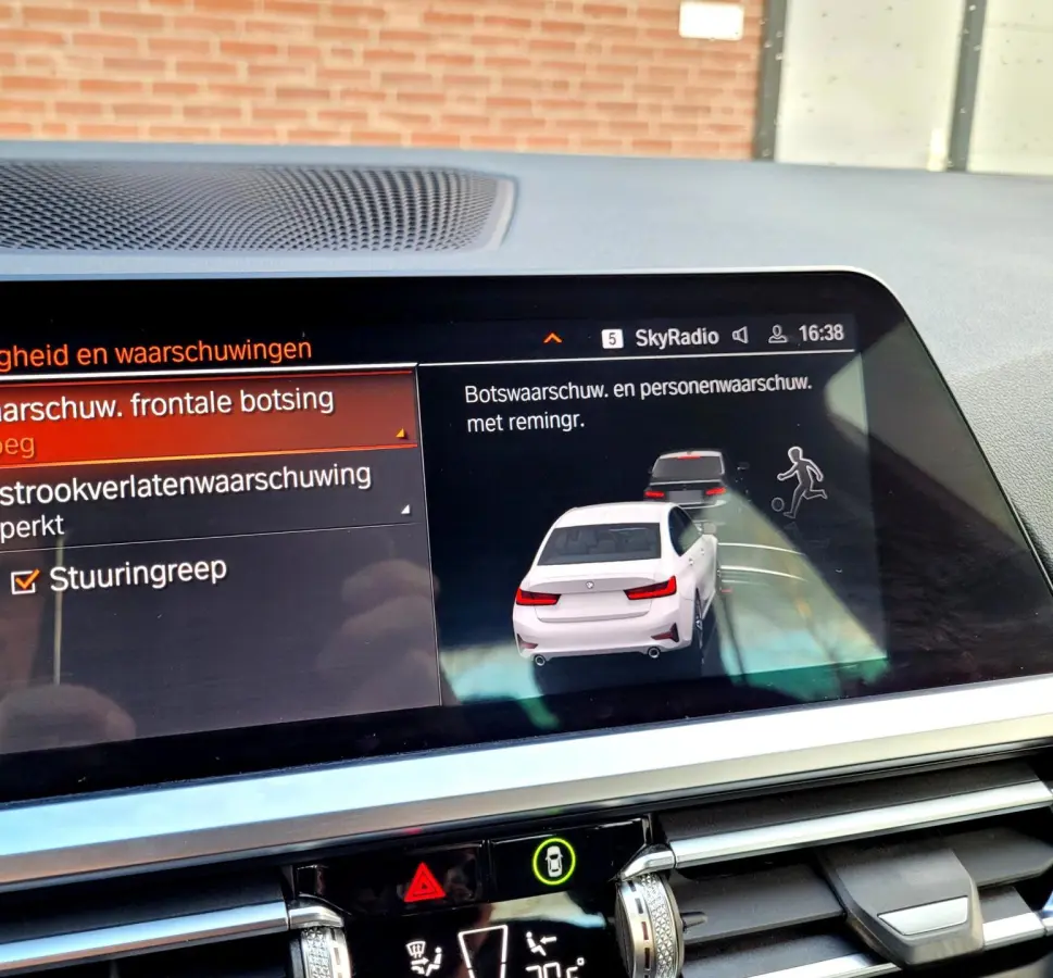 330e Sport Line 292PK, M-stuur, HIFI, 19" M-velgen breedset (1e eig. NL NAP)