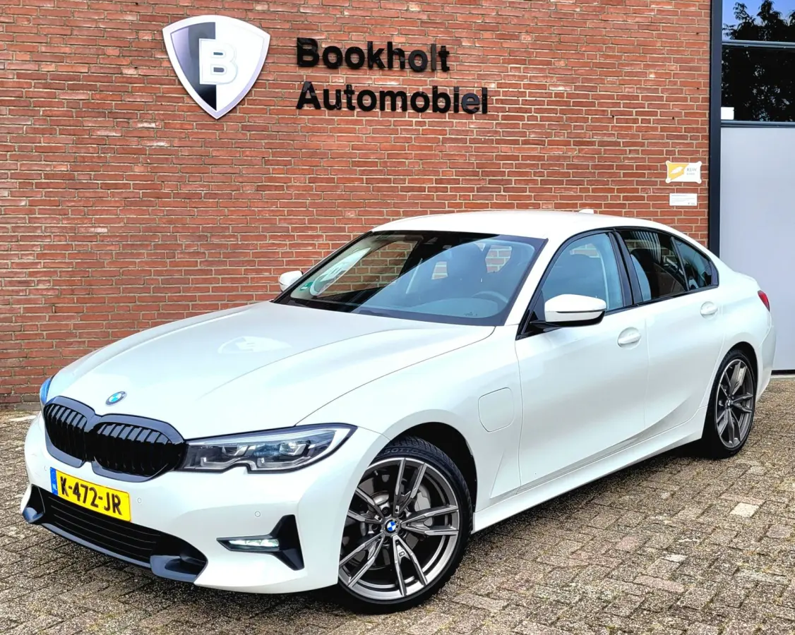 330e Sport Line 292PK, M-stuur, HIFI, 19" M-velgen breedset (1e eig. NL NAP)