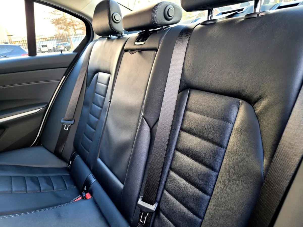 330e Sport Line 292PK, M-stuur, HIFI, 19" M-velgen breedset (1e eig. NL NAP)