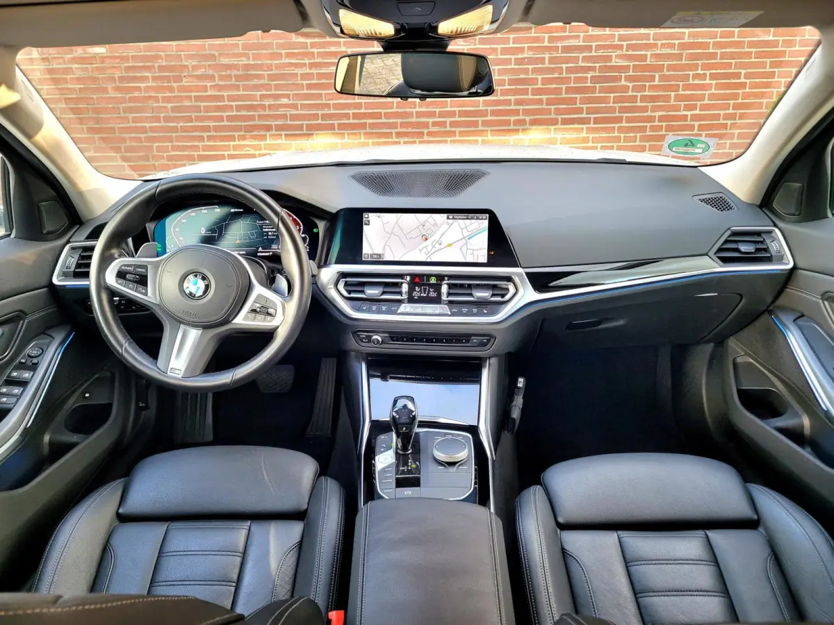 330e Sport Line 292PK, M-stuur, HIFI, 19" M-velgen breedset (1e eig. NL NAP)