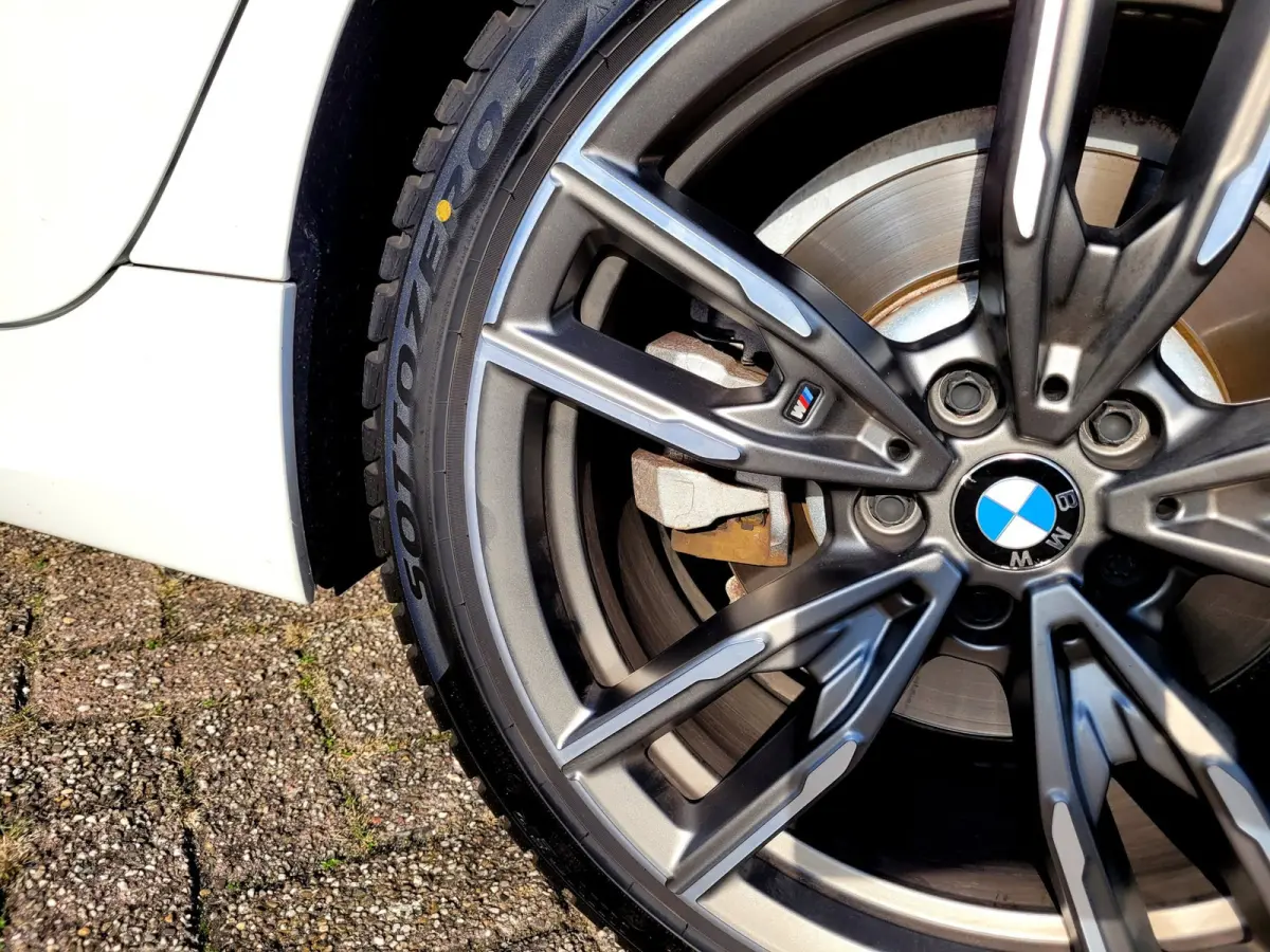 330e Sport Line 292PK, M-stuur, HIFI, 19" M-velgen breedset (1e eig. NL NAP)