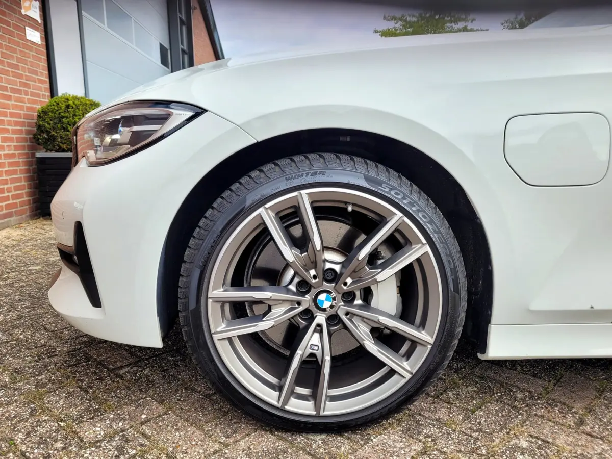 330e Sport Line 292PK, M-stuur, HIFI, 19" M-velgen breedset (1e eig. NL NAP)