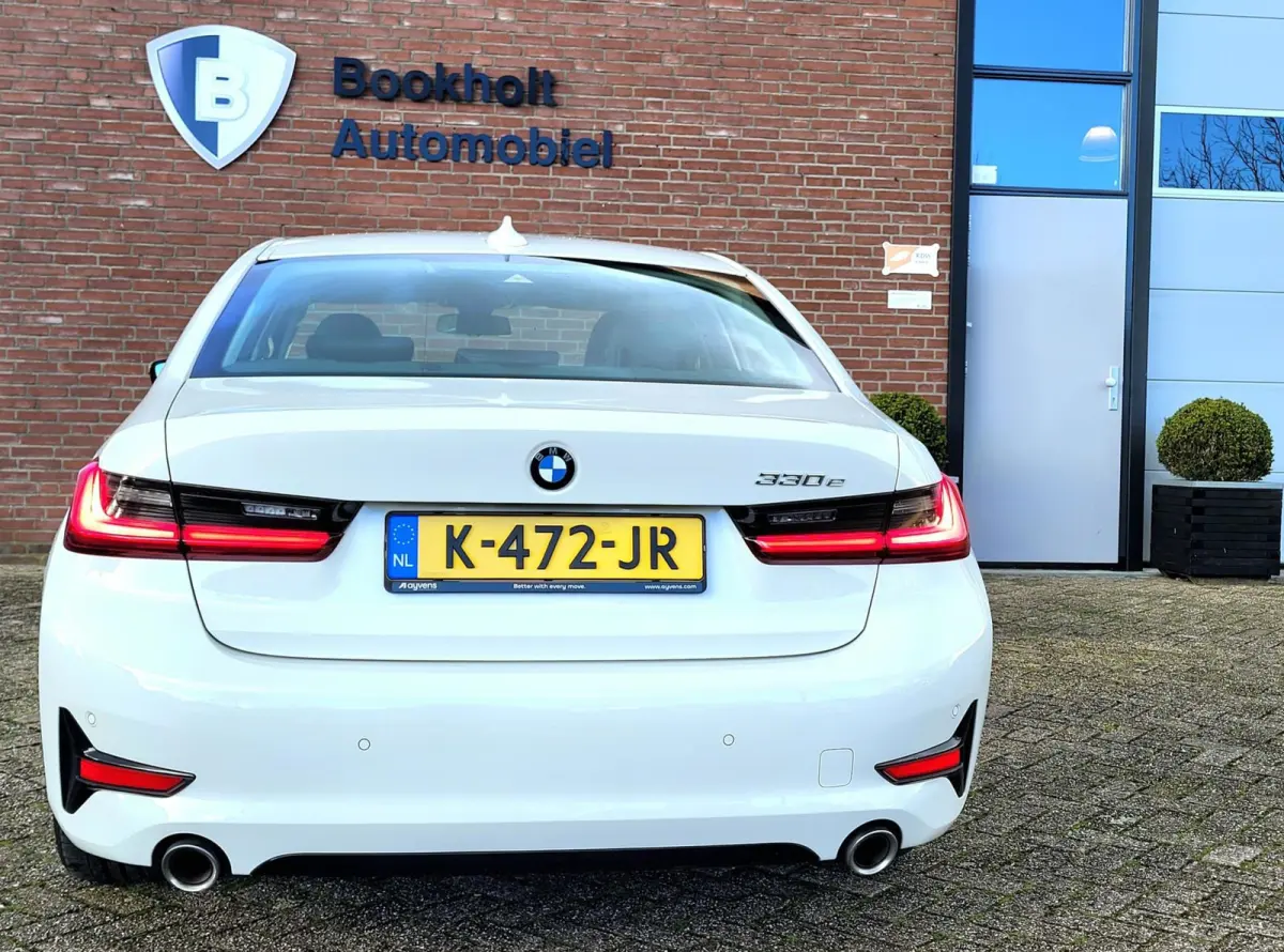 330e Sport Line 292PK, M-stuur, HIFI, 19" M-velgen breedset (1e eig. NL NAP)