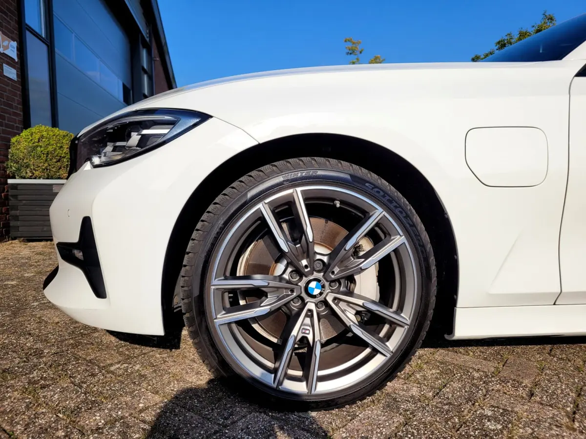 330e Sport Line 292PK, M-stuur, HIFI, 19" M-velgen breedset (1e eig. NL NAP)