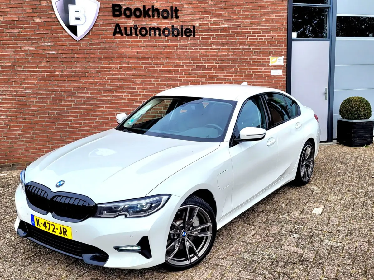 330e Sport Line 292PK, M-stuur, HIFI, 19" M-velgen breedset (1e eig. NL NAP)
