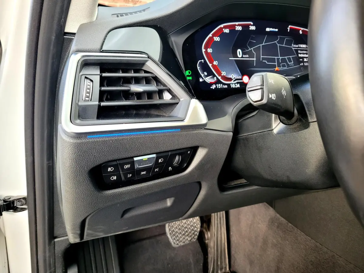 330e Sport Line 292PK, M-stuur, HIFI, 19" M-velgen breedset (1e eig. NL NAP)