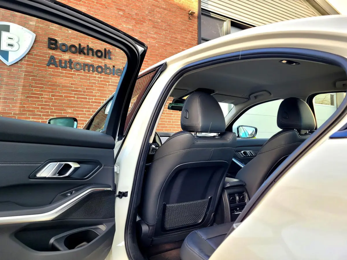 330e Sport Line 292PK, M-stuur, HIFI, 19" M-velgen breedset (1e eig. NL NAP)