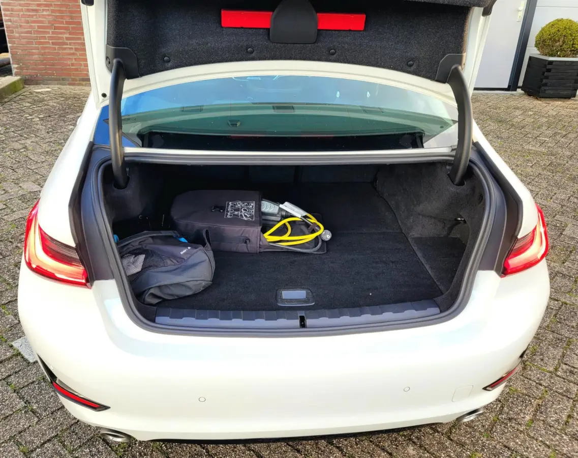 330e Sport Line 292PK, M-stuur, HIFI, 19" M-velgen breedset (1e eig. NL NAP)