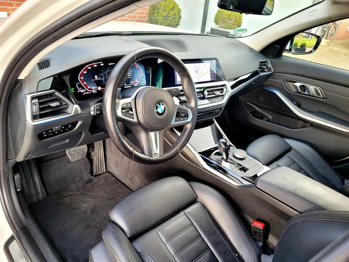 330e Sport Line 292PK, M-stuur, HIFI, 19" M-velgen breedset (1e eig. NL NAP)