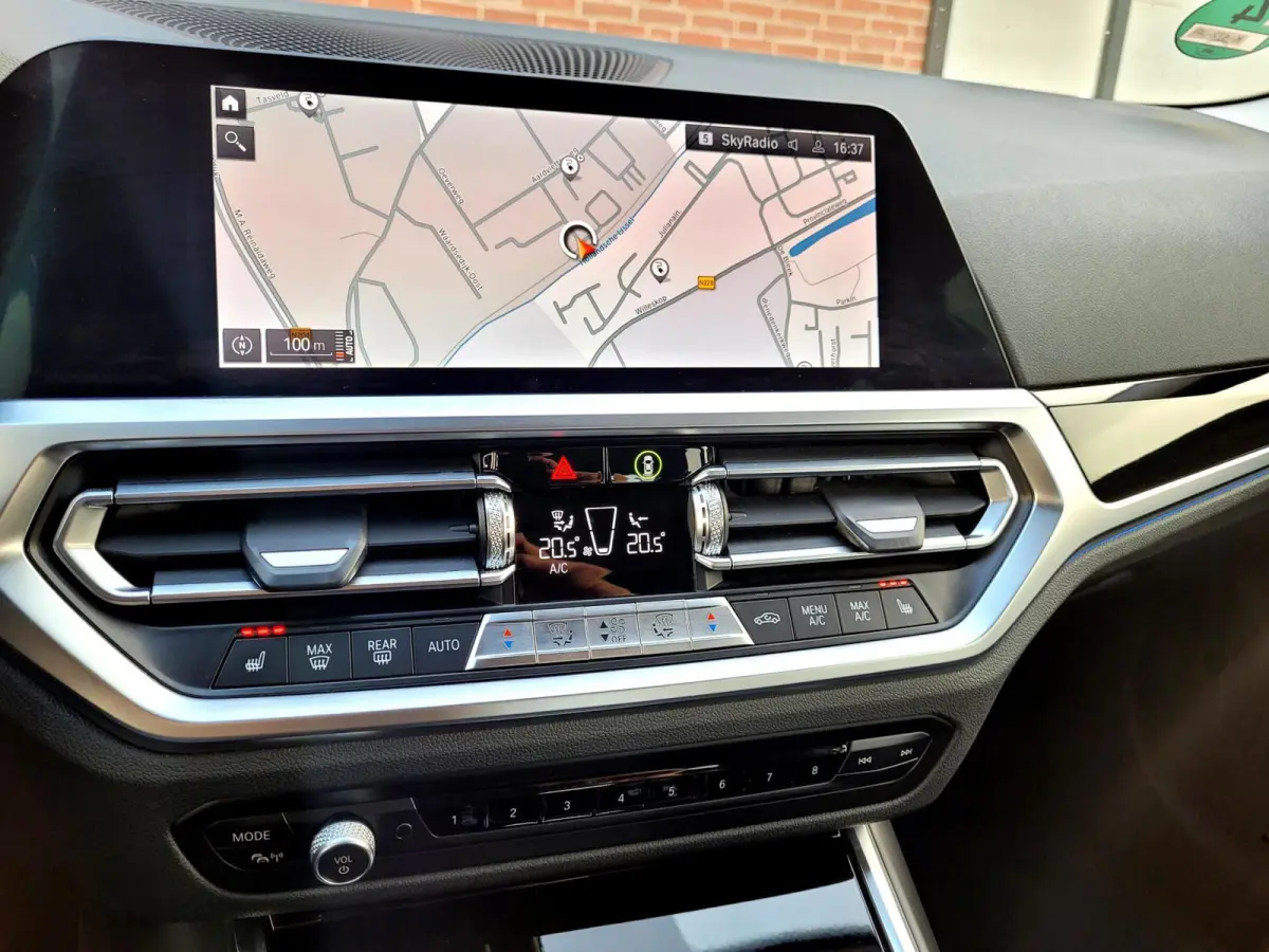 330e Sport Line 292PK, M-stuur, HIFI, 19" M-velgen breedset (1e eig. NL NAP)