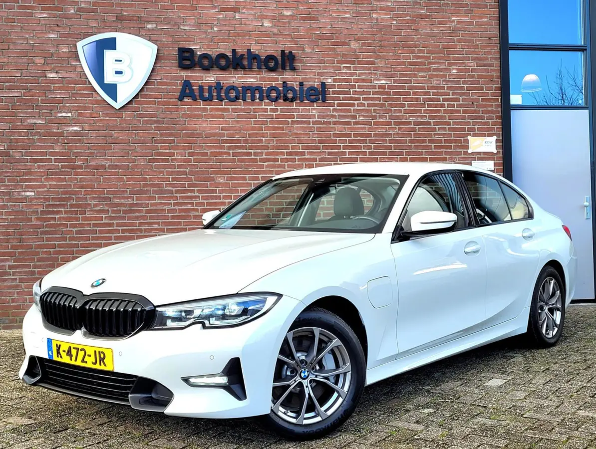 330e Sport Line 292PK, M-stuur, HIFI, 19" M-velgen breedset (1e eig. NL NAP)