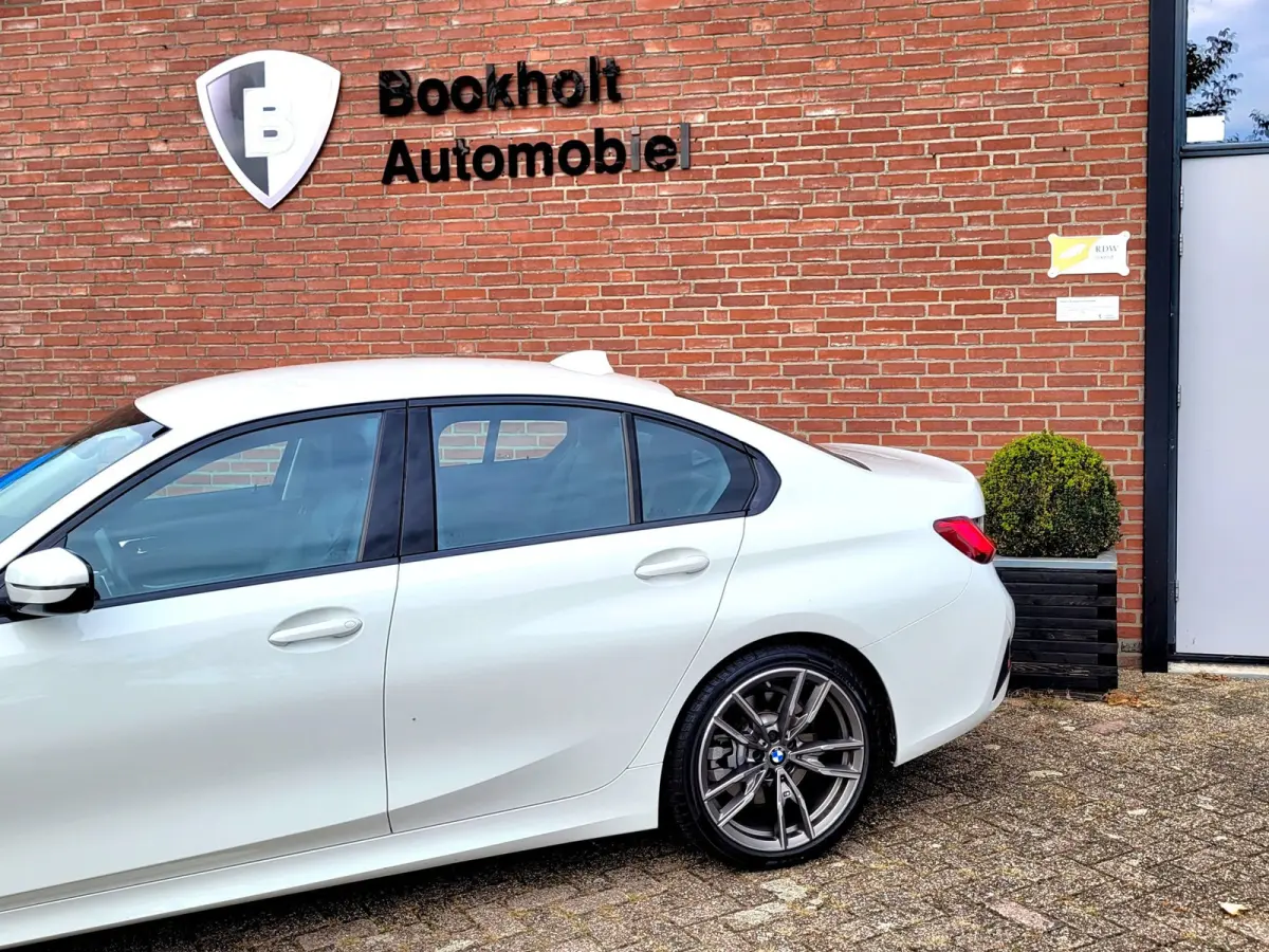 330e Sport Line 292PK, M-stuur, HIFI, 19" M-velgen breedset (1e eig. NL NAP)