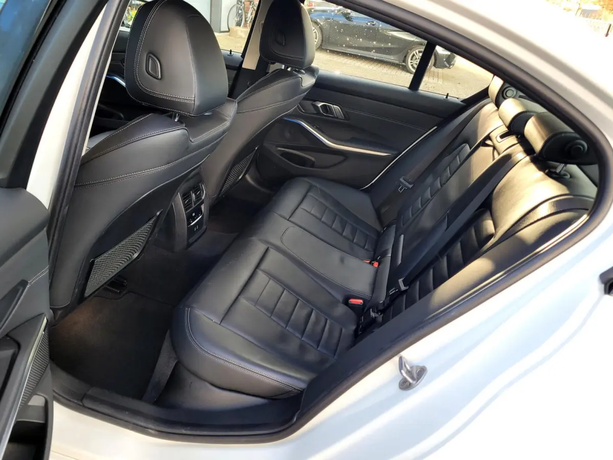 330e Sport Line 292PK, M-stuur, HIFI, 19" M-velgen breedset (1e eig. NL NAP)