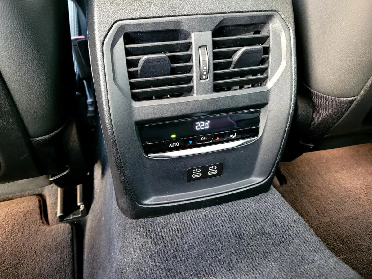 330e Sport Line 292PK, M-stuur, HIFI, 19" M-velgen breedset (1e eig. NL NAP)