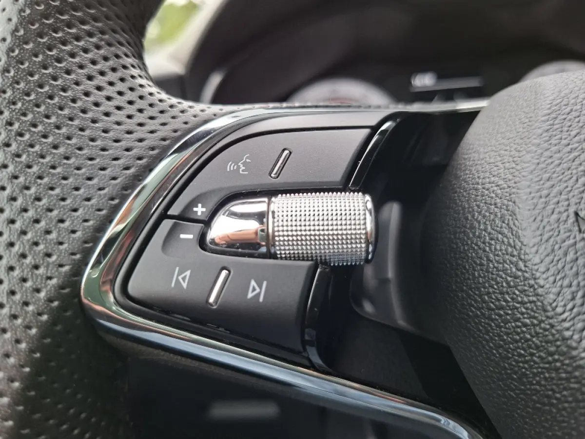1.0 TSI Monte Carlo * 29.000KM! * Panoramadak * Stoelverwarming * Carplay * Full Led *