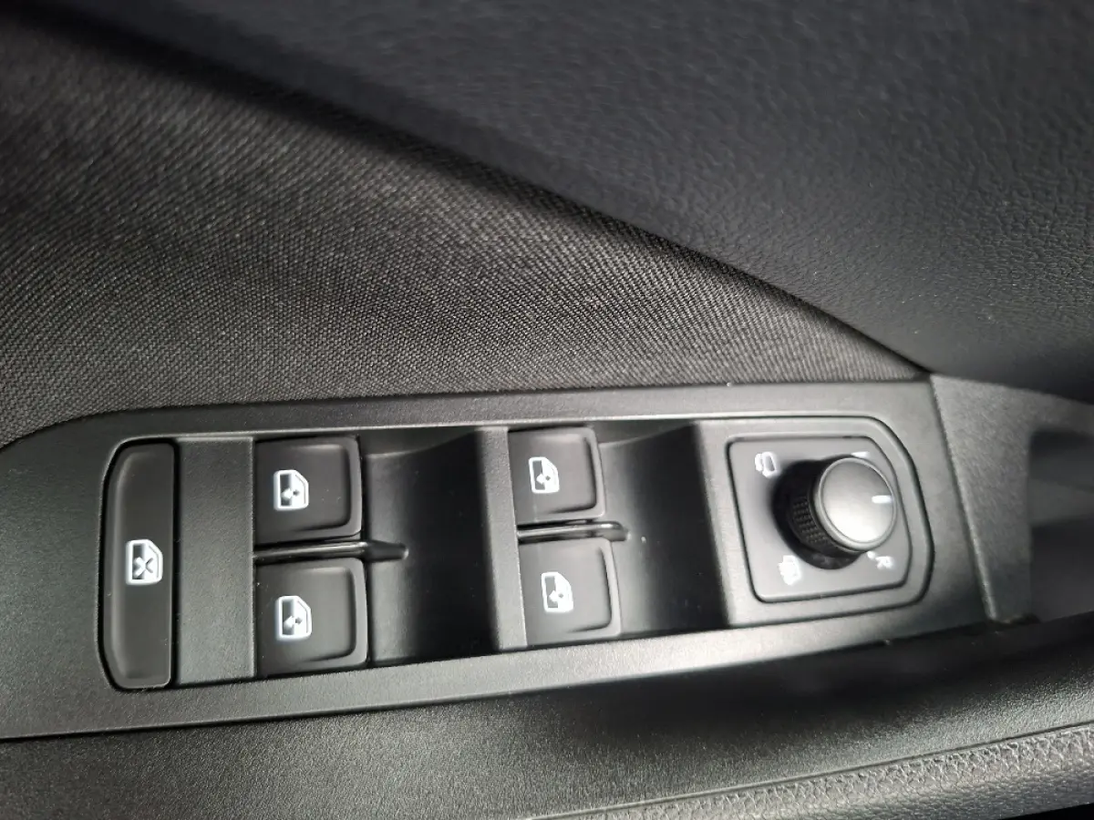 1.0 TSI Monte Carlo * 29.000KM! * Panoramadak * Stoelverwarming * Carplay * Full Led *