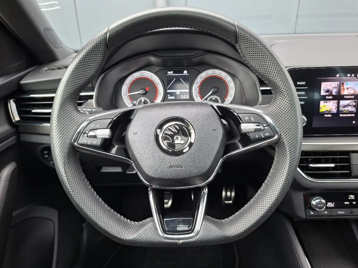 1.0 TSI Monte Carlo * 29.000KM! * Panoramadak * Stoelverwarming * Carplay * Full Led *