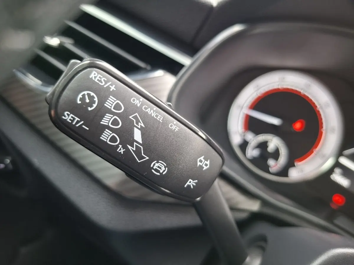 1.0 TSI Monte Carlo * 29.000KM! * Panoramadak * Stoelverwarming * Carplay * Full Led *