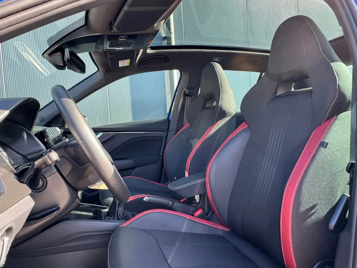 1.0 TSI Monte Carlo * 29.000KM! * Panoramadak * Stoelverwarming * Carplay * Full Led *