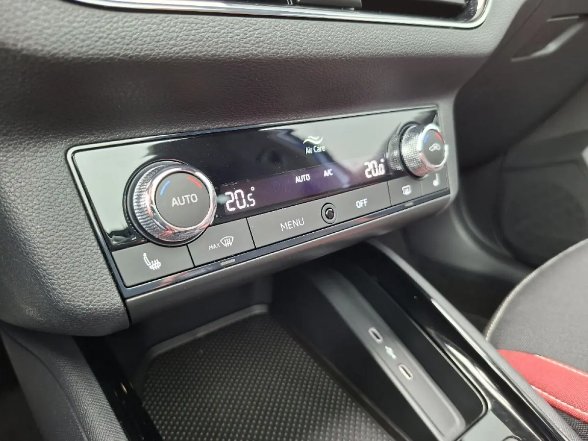 1.0 TSI Monte Carlo * 29.000KM! * Panoramadak * Stoelverwarming * Carplay * Full Led *