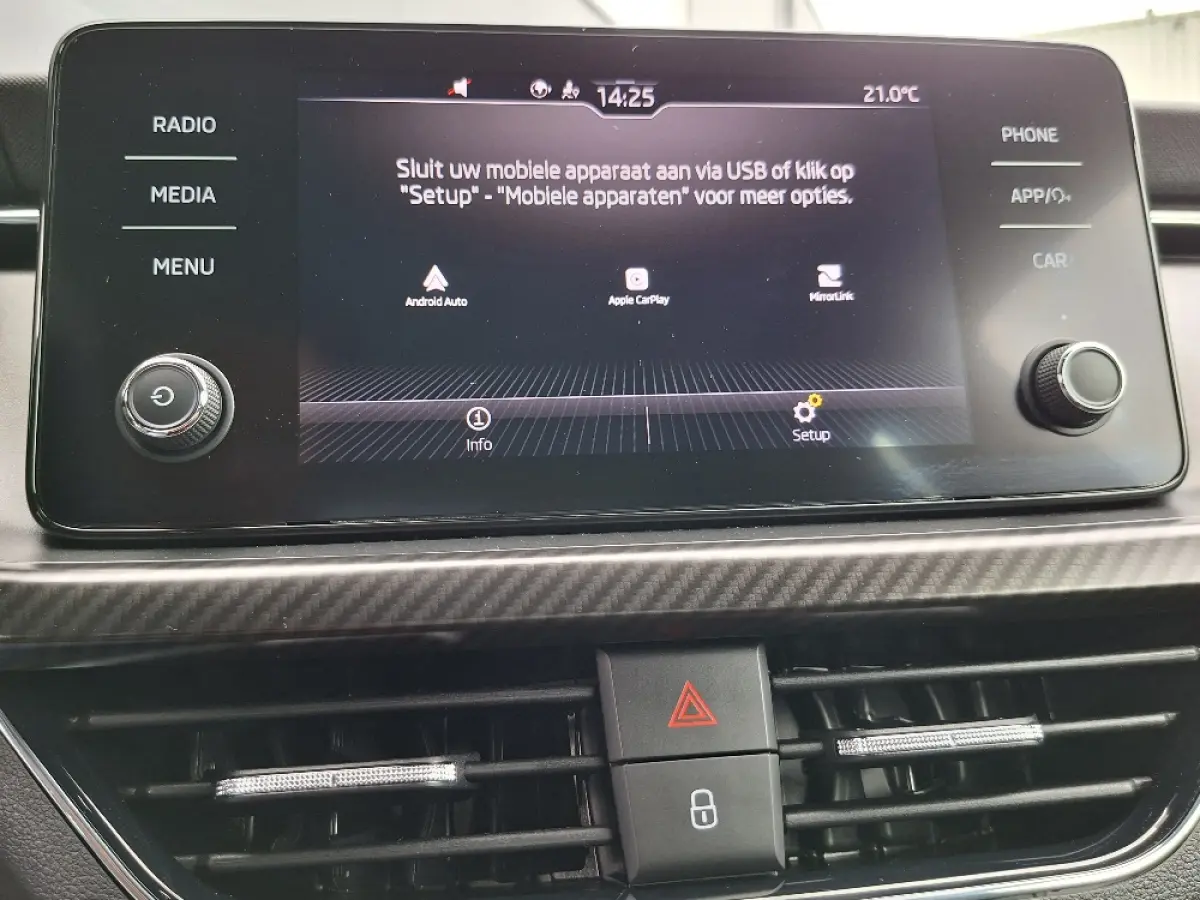 1.0 TSI Monte Carlo * 29.000KM! * Panoramadak * Stoelverwarming * Carplay * Full Led *