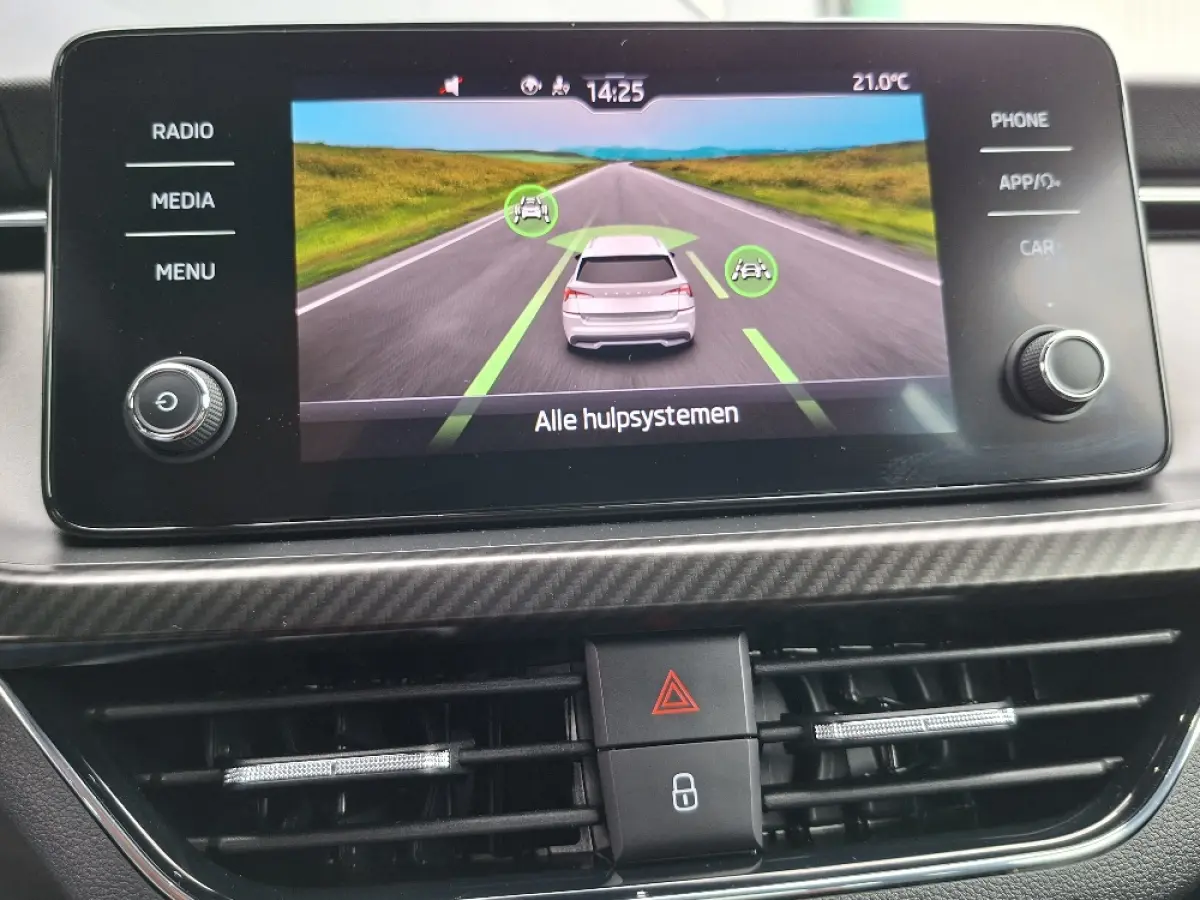 1.0 TSI Monte Carlo * 29.000KM! * Panoramadak * Stoelverwarming * Carplay * Full Led *