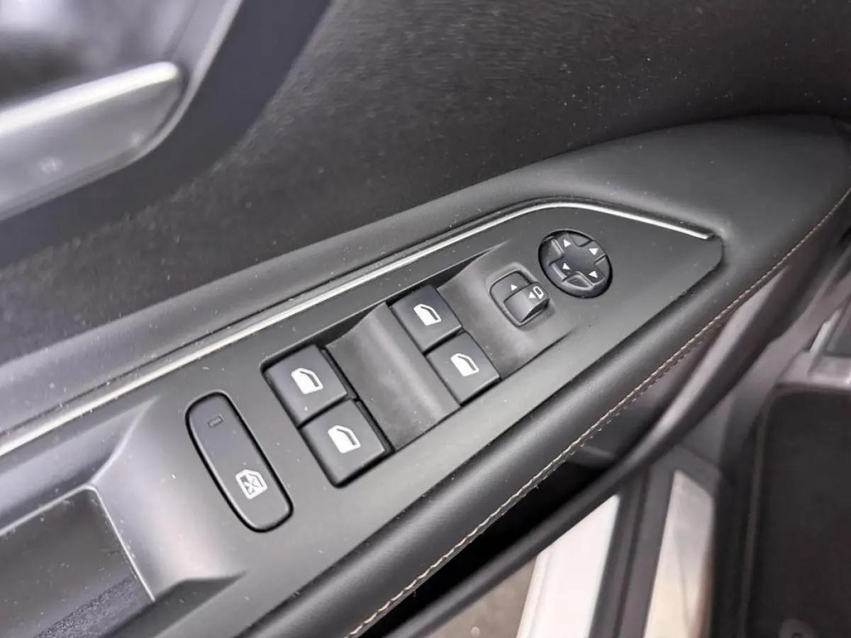 1.2T 130PK GT Line Trekhaak/Ecc/Camera/Led/CarPlay