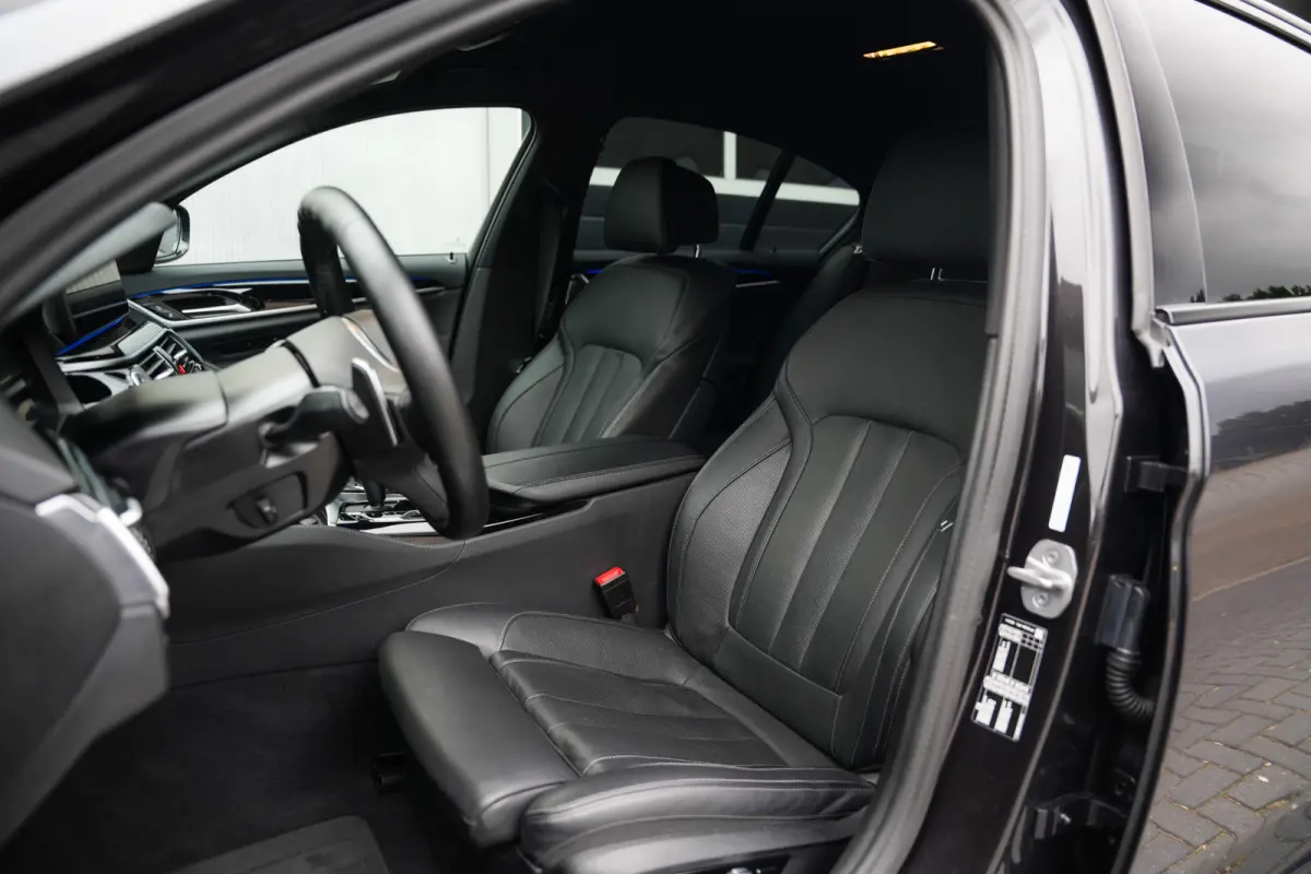 540i 334 pk High Executive M-Sportpakket / Led-Koplamp/ Adap.Cruise/ Sport-Stoelen/ Nappa-Leder/ Adap.Cruise/ Stoel.Verw/ Stuur.Verw/ Trekhaak/ 19'' LMV