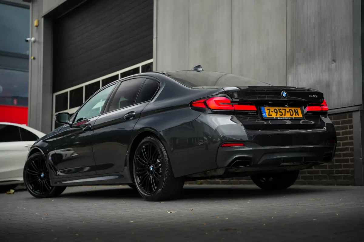 540i 334 pk High Executive M-Sportpakket / Led-Koplamp/ Adap.Cruise/ Sport-Stoelen/ Nappa-Leder/ Adap.Cruise/ Stoel.Verw/ Stuur.Verw/ Trekhaak/ 19'' LMV