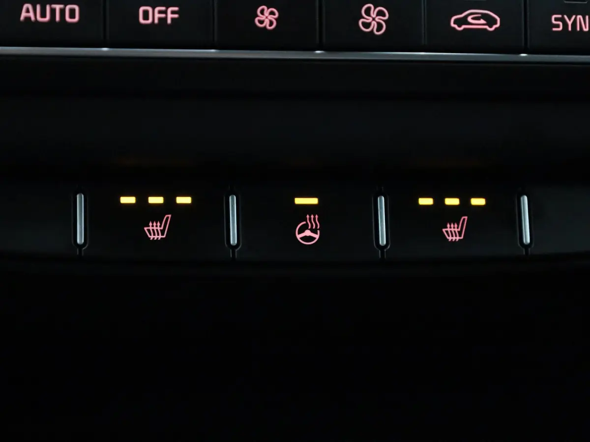 1.0 T-GDi GT-Line | Navigatie | Half leder | Apple Carplay / Android Auto | Climate Control | Camera | Elec. Achterklep | Stoel- Stuurverwarming | DAB | Cruise Control | LMV |