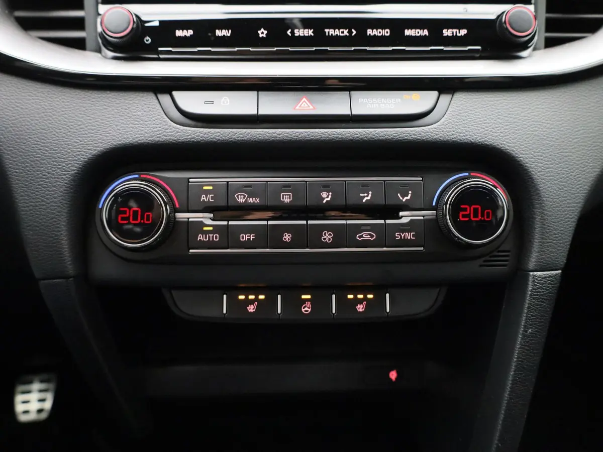 1.0 T-GDi GT-Line | Navigatie | Half leder | Apple Carplay / Android Auto | Climate Control | Camera | Elec. Achterklep | Stoel- Stuurverwarming | DAB | Cruise Control | LMV |