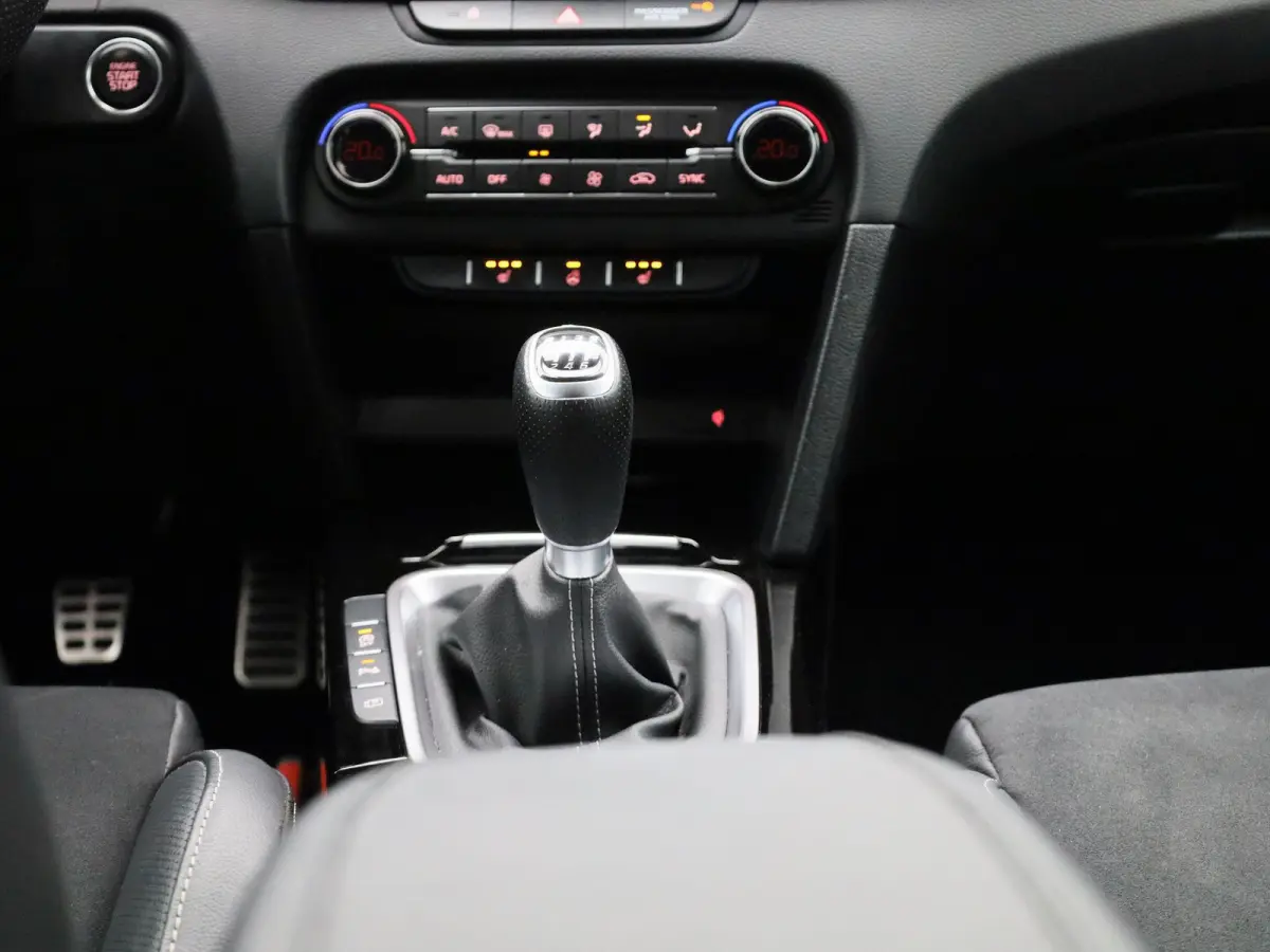 1.0 T-GDi GT-Line | Navigatie | Half leder | Apple Carplay / Android Auto | Climate Control | Camera | Elec. Achterklep | Stoel- Stuurverwarming | DAB | Cruise Control | LMV |