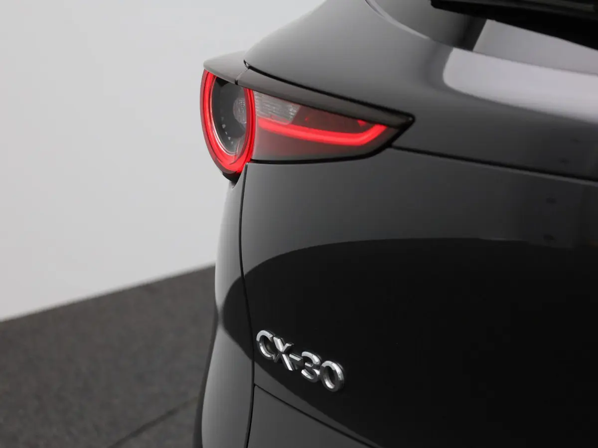 2.0 e-SkyActiv-X M Hybrid Luxury | Automaat | schuif-/kanteldak | Bose-audiosysteem | Leder | Trekhaak | Memory seats | DAB | Head up display | camera | Stoel- Stuurverwarming | Elektrische 