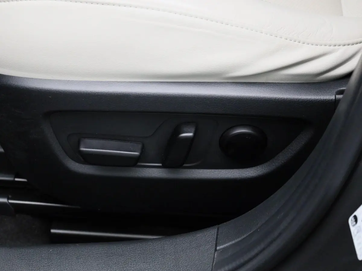 2.0 e-SkyActiv-X M Hybrid Luxury | Automaat | schuif-/kanteldak | Bose-audiosysteem | Leder | Trekhaak | Memory seats | DAB | Head up display | camera | Stoel- Stuurverwarming | Elektrische 