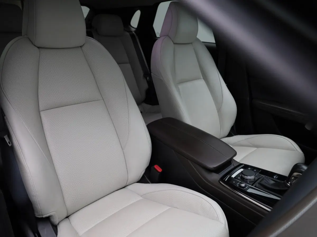 2.0 e-SkyActiv-X M Hybrid Luxury | Automaat | schuif-/kanteldak | Bose-audiosysteem | Leder | Trekhaak | Memory seats | DAB | Head up display | camera | Stoel- Stuurverwarming | Elektrische 