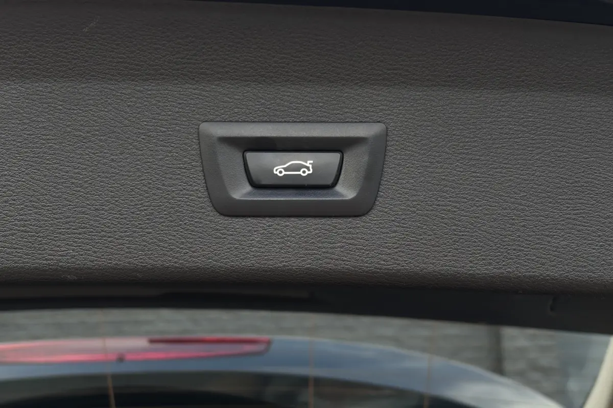 xDrive25e | Trekhaak | LED | PDC V & A | Elektrische Klep | DAB | 35x op voorraad!