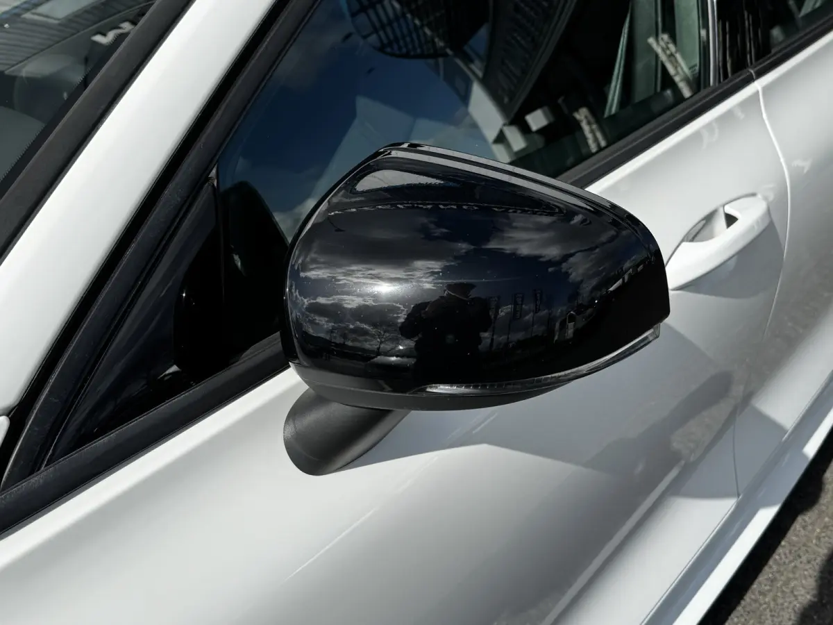 2.0 B3 163PK Momentum R-Design | Camera | Trekhaak | Stoel & Stuur verw. | €22.900,- incl. BTW