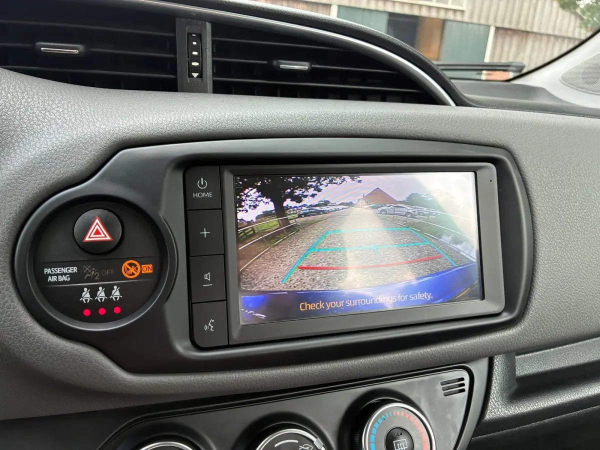 1.0 VVT-i Connect |'' 116.000 KM '' + Achteruitrijcamera Nu € 11.975,-!!!